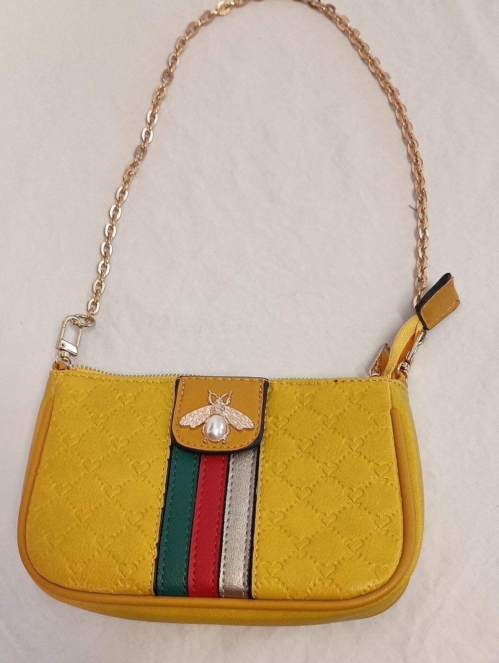 Fashion handbag/purse with a unique mustard yellow embossed heart design - Picture 4 of 8